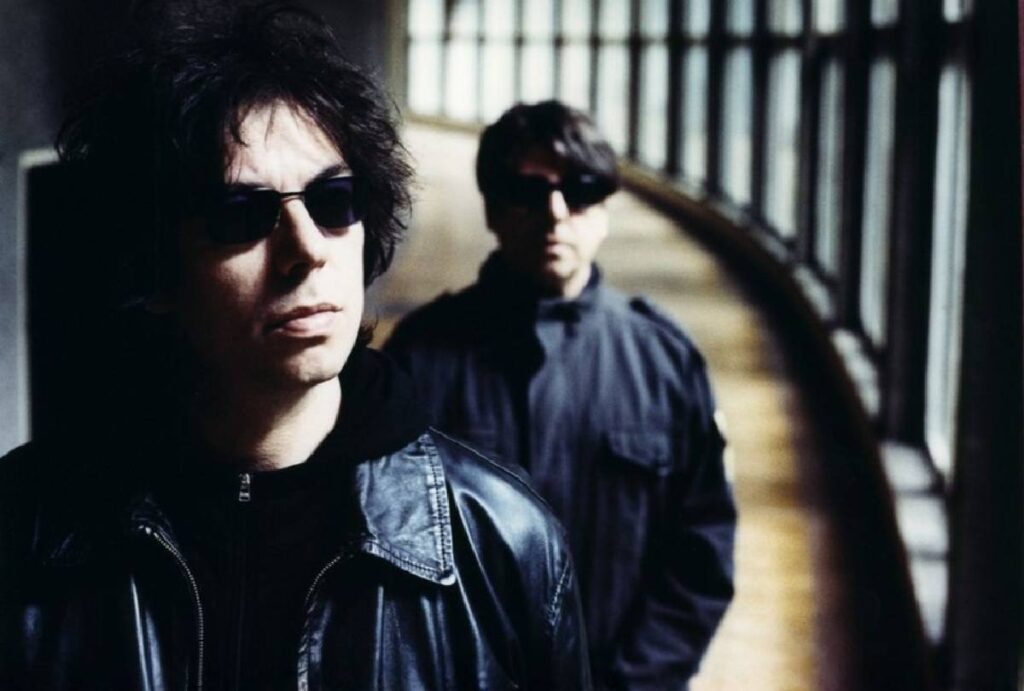 Banda britânica Echo & The Bunnymen, que confirmou show em Curitiba em 2026