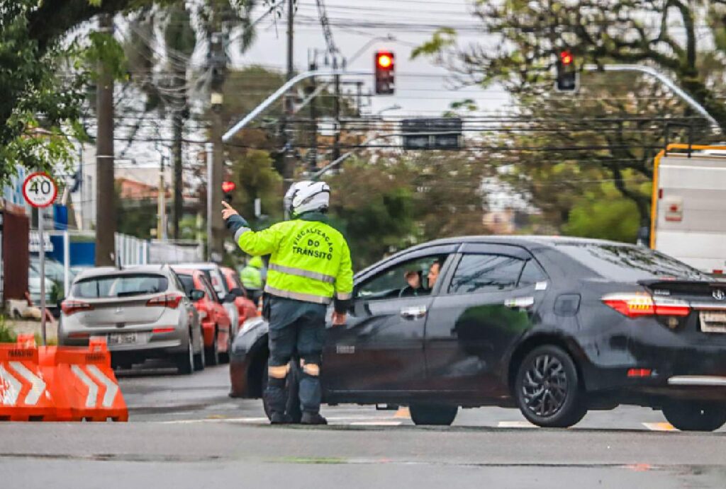 transito-cajuru-bloqueio-manutencao-ferrovia