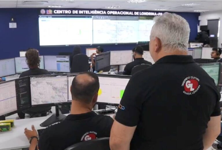 Central de monitoramento do trânsito de Londrina, no Paraná