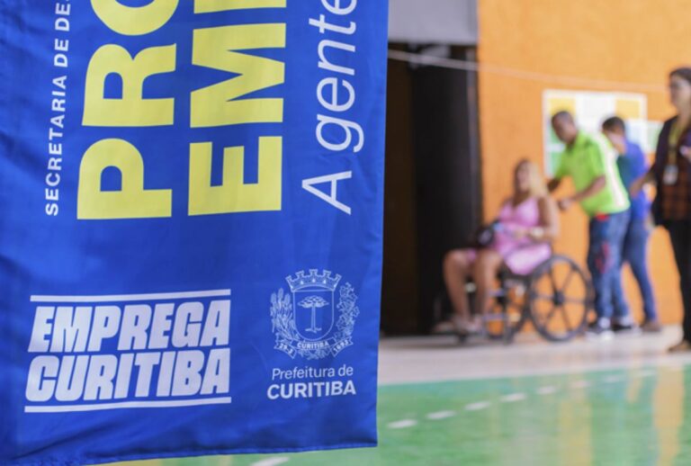 Cartaz do Emprega Mais Curitiba