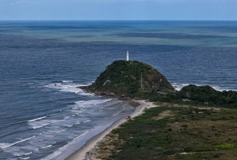 Ilha do Mel vista das alturas.