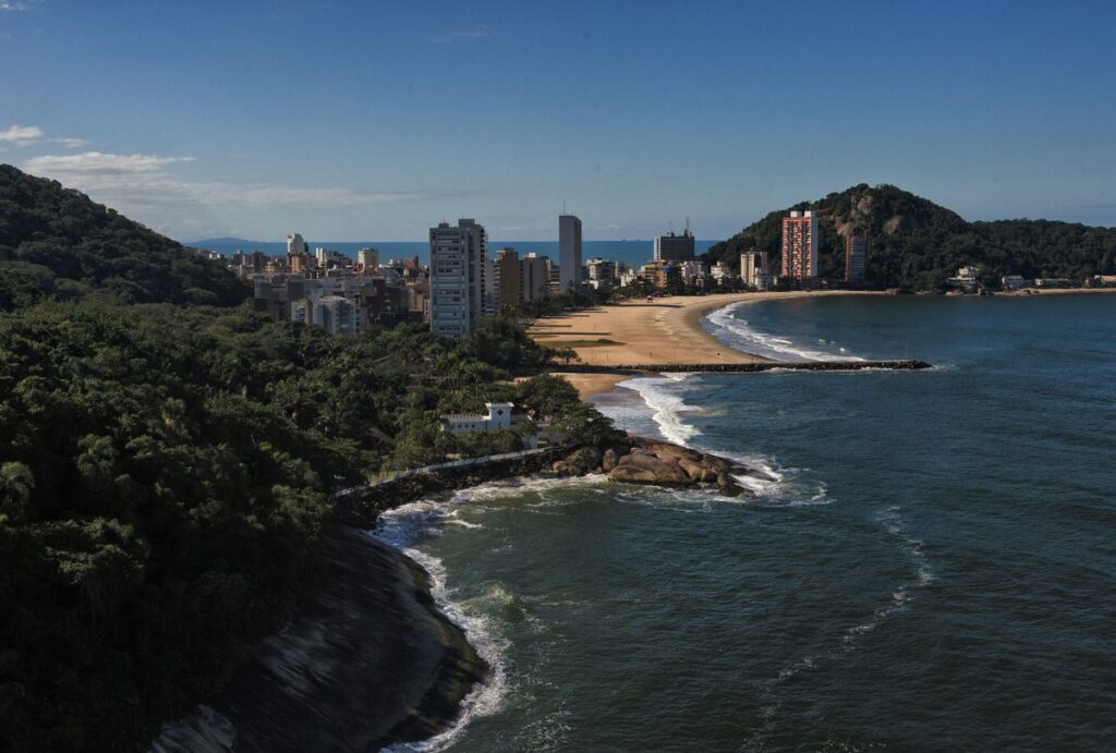 Praia do Paraná vista de cima.