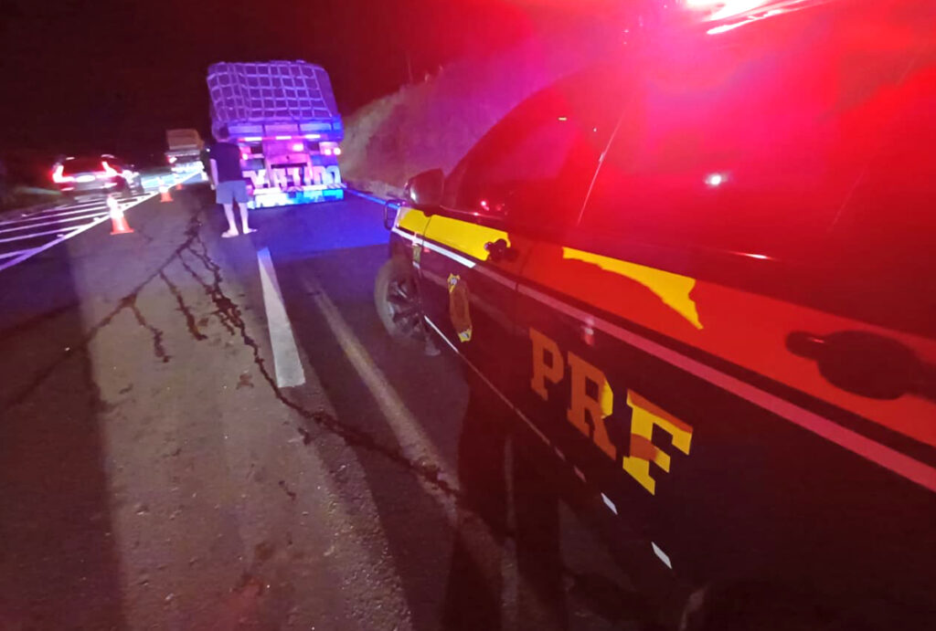 Viatura da PRF em local de acidente no trevo de Imbituva
