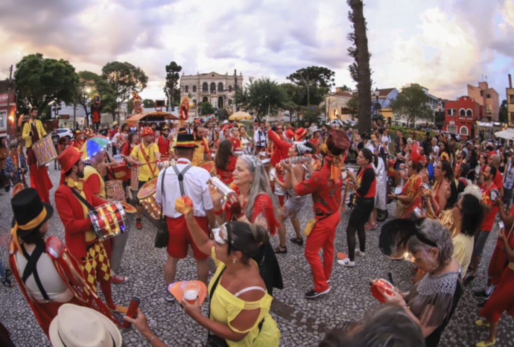 Pessoas no Carnaval de Curitiba