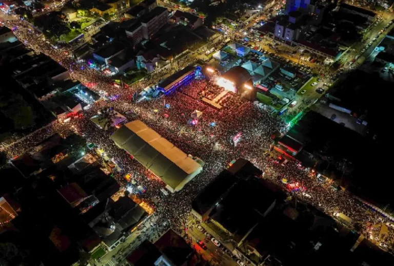 Visão de drone da Festa da Cidade