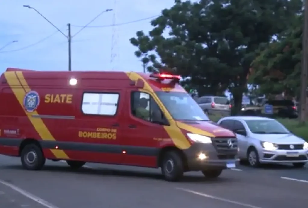 Ambulância do Siate no local do crime