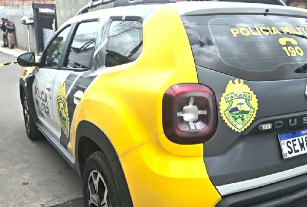 Viatura da Polícia Militar no local do crime