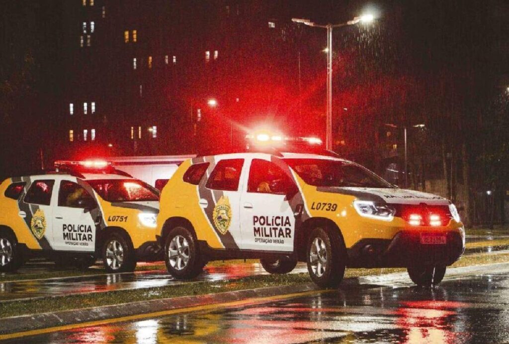 Duas viaturas da Polícia Militar do Paraná