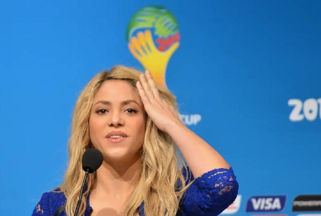 Shakira dando entrevista na Copa do Mundo de 2014
