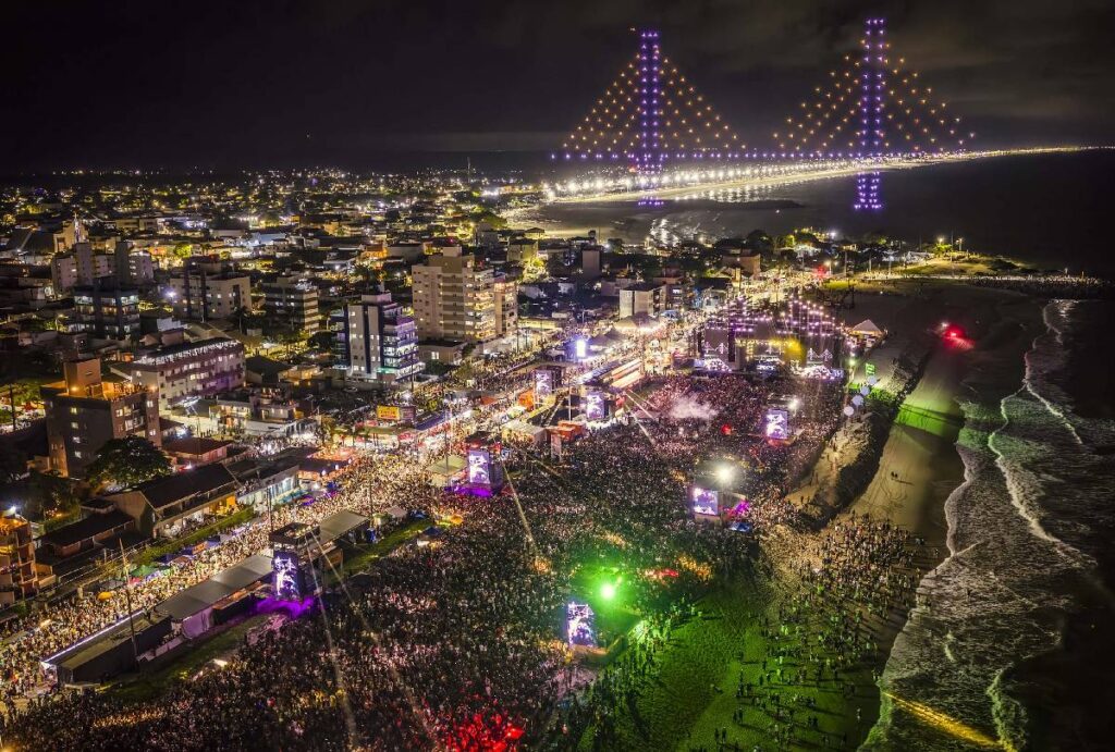 Vista de cima do show do Verão Maior Paraná