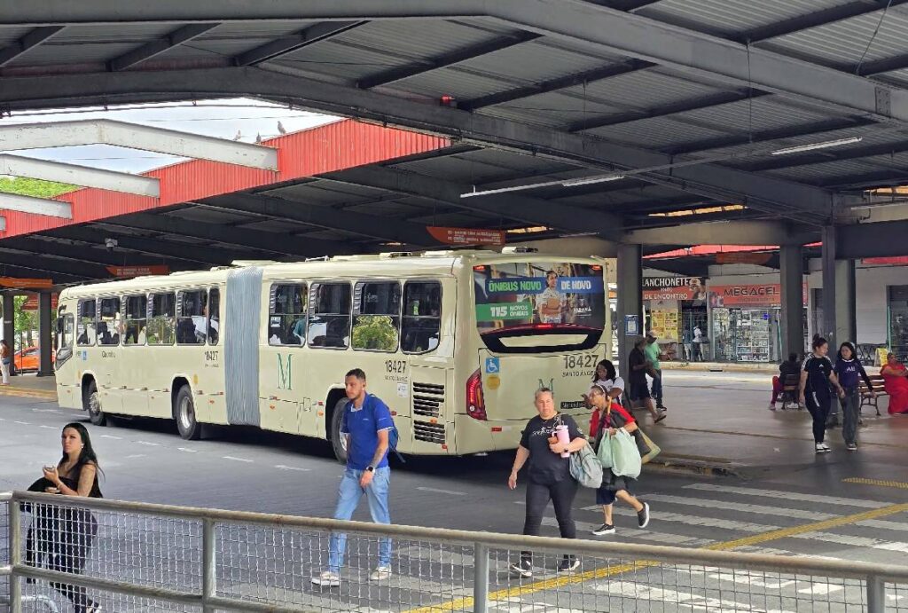 Ônibus no terminal