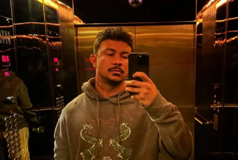 Xamã em foto no espelho