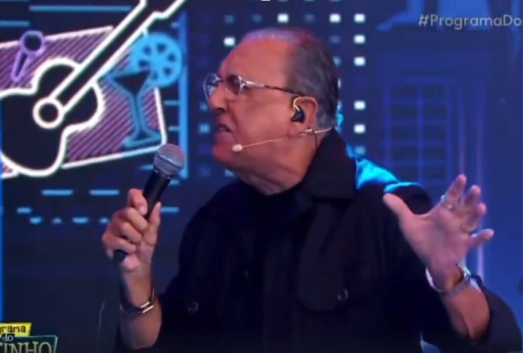Galvão Bueno candanto no programa do Ratinho.