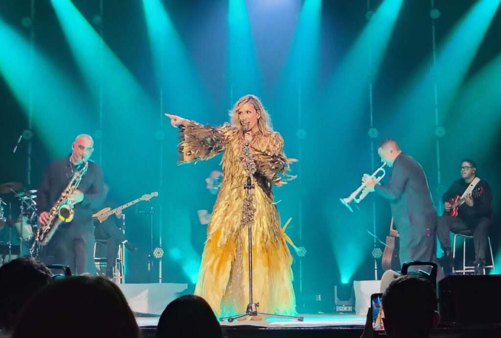 Claudia Leitte durante show em Curitiba