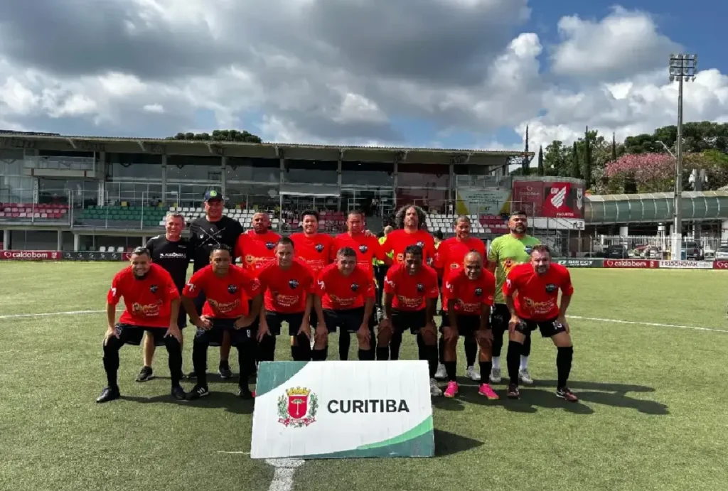 Jogadores reunidos na Copa Massa de Futebol