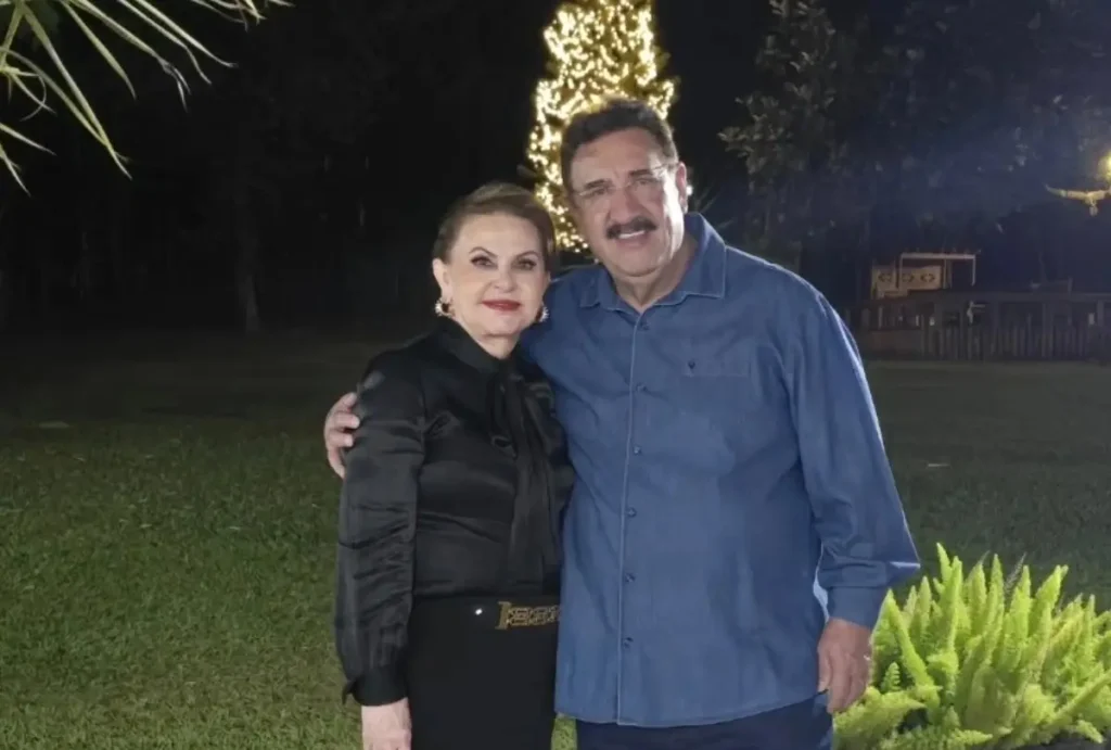 Ratinho ao lado da esposa, Solange Massa