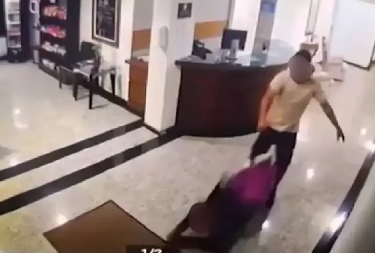 Recepcionista sendo agredida no hotel