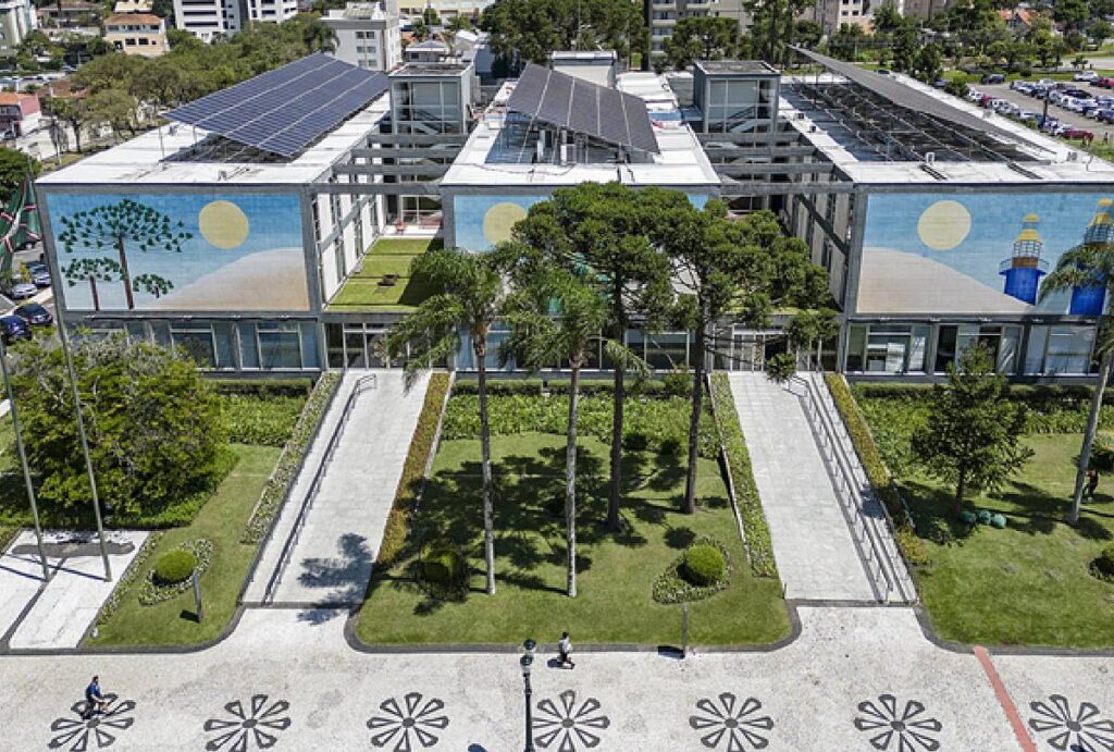 Fachada da Prefeitura de Curitiba