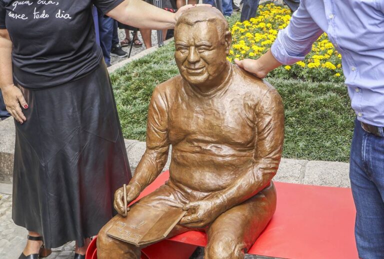 estatua-jaime-lerner-centro-curitiba