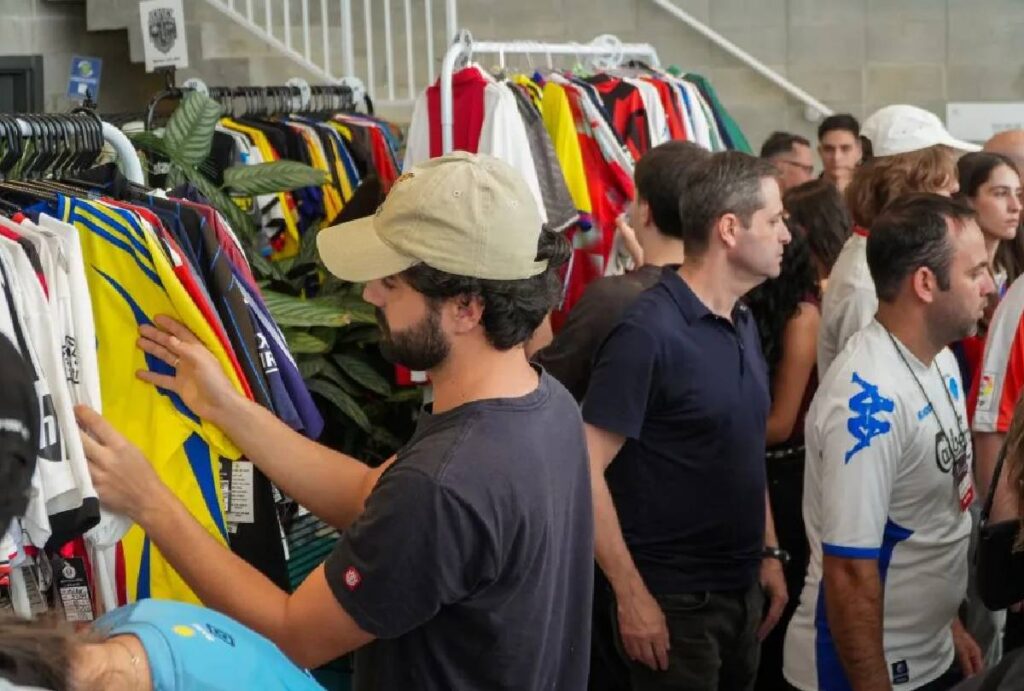 Feira de camisas de futebol em Curitiba