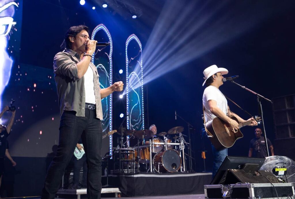 Guilherme e Sntiago em show