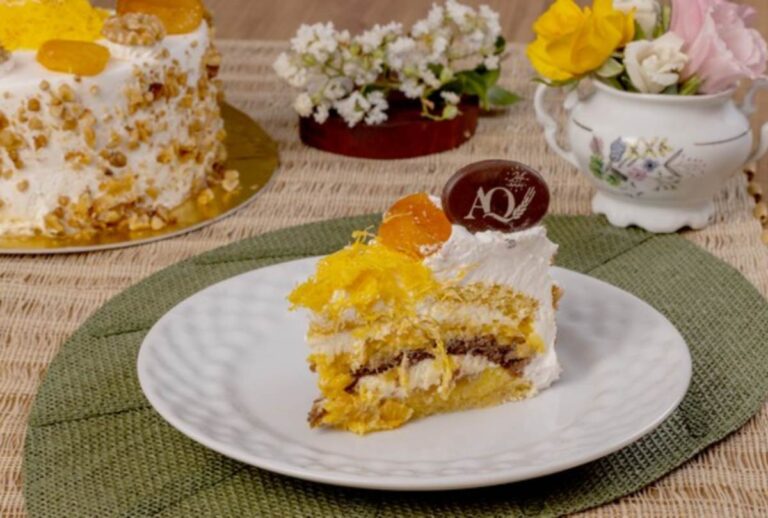 Bolo Martha Rocha em um prato