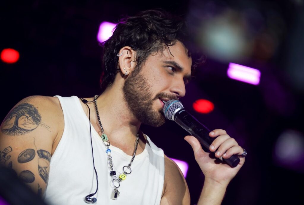 Gustavo Mioto durante show no Paraná