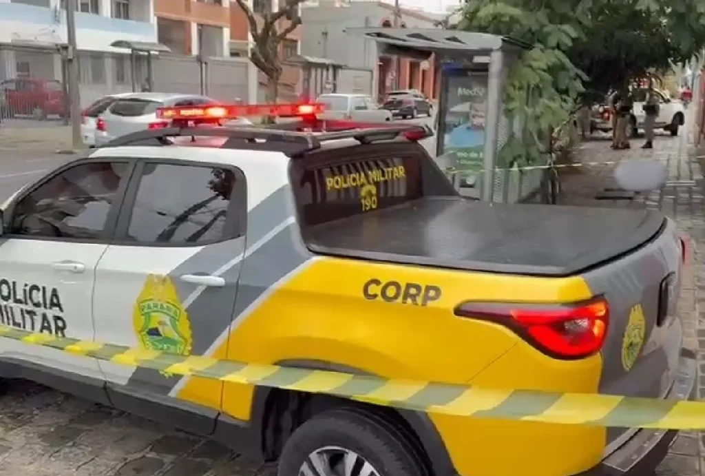 Viatura da PM no local onde homem morreu