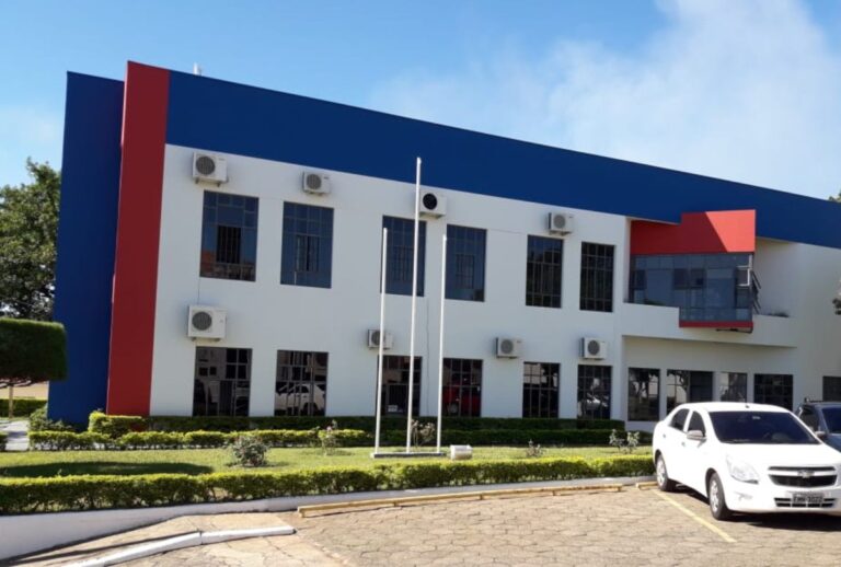 Fachada do prédia da Prefeitura de Sangés