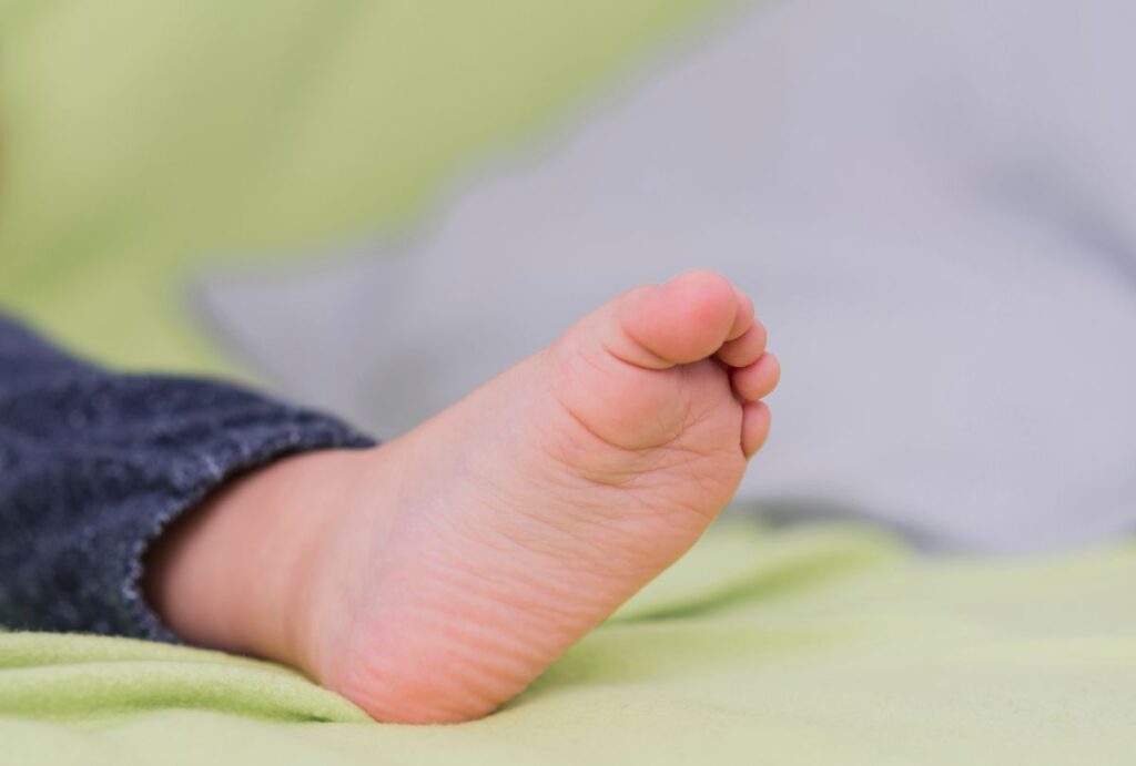 Pé de um menino, imagem ilustrativa