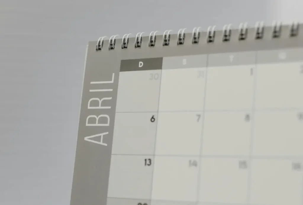 calendário abril feriados