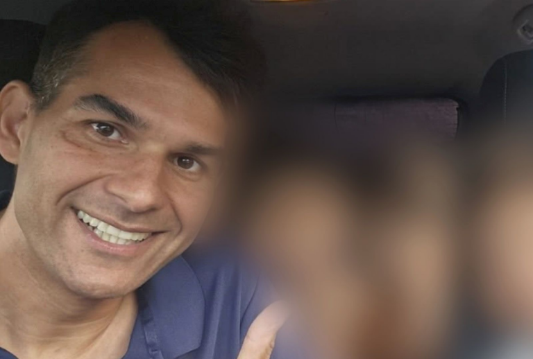 brasileiro jogar carro contra tráfego