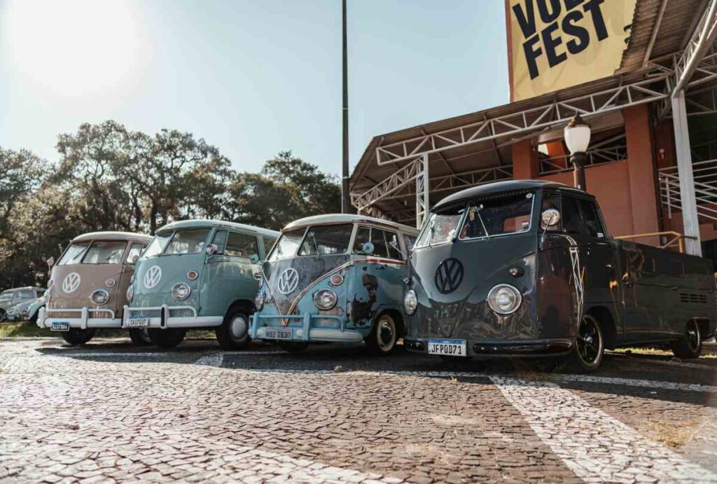 Kombis em exposição no Curitiba Volksfest