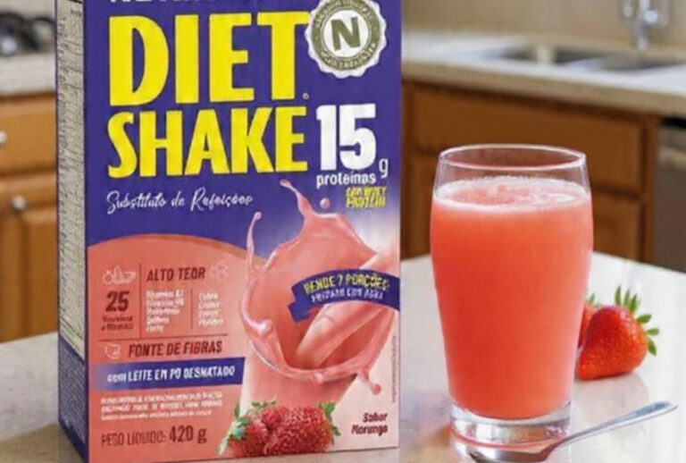 Diet shake ao lado de um copo com suplemento