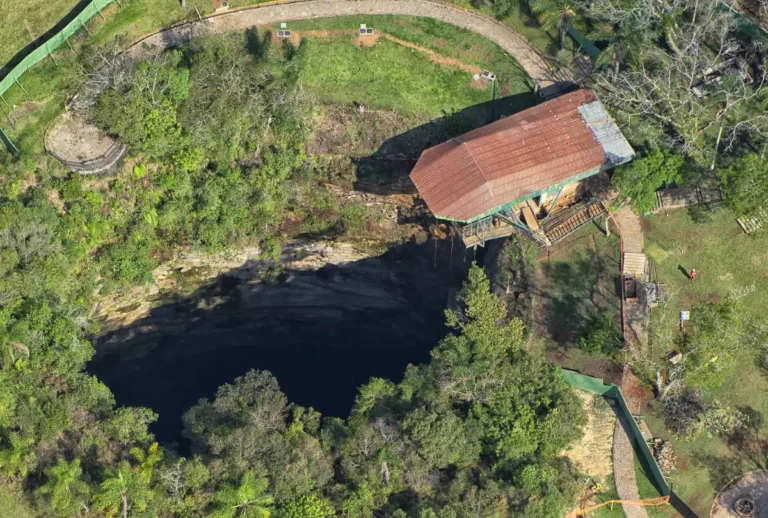 elevador panorâmico que é teleférico invertido no parque vila velha no paraná