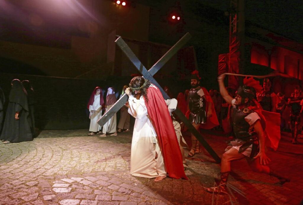 Encenação da Paixão de Cristo em Curitiba
