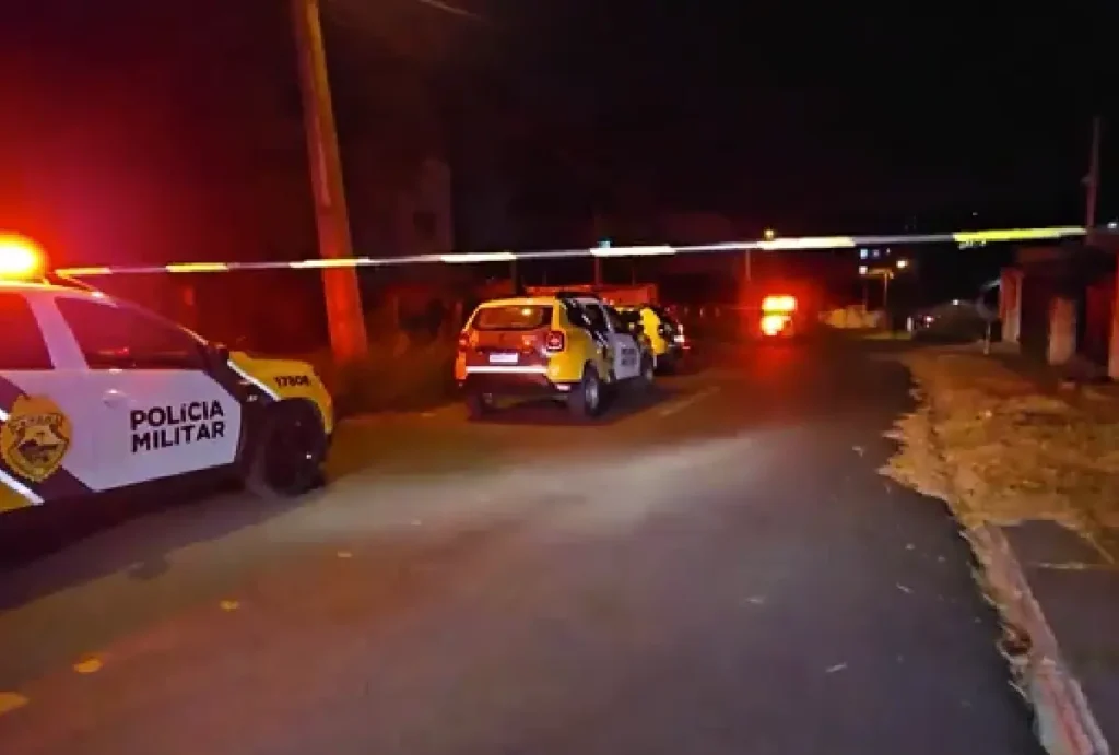 Viaturas da PM no local do crime