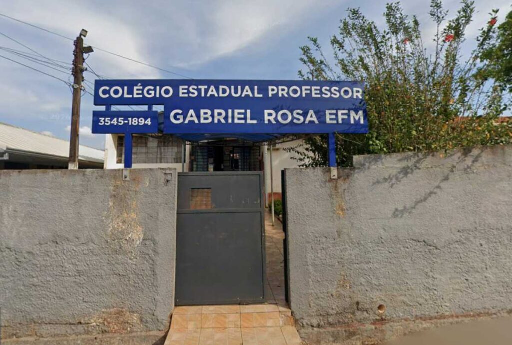 Fachada do Colégio Estadual Professor Gabriel Rosa