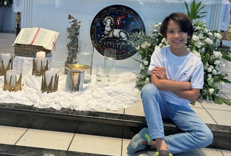 menino que caiu e descobriu cancer na igreja família agradece livramento