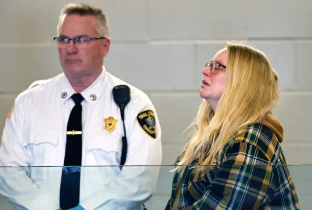 Samantha Pelrine durante tribunal nos Estados Unidos