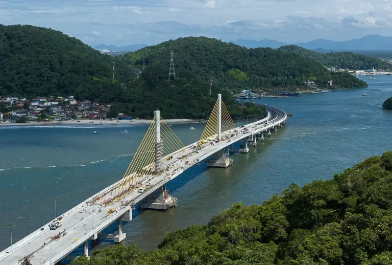 natureza, mar do litoral do Paraná, a Ponte de Guaratuba quase pronta