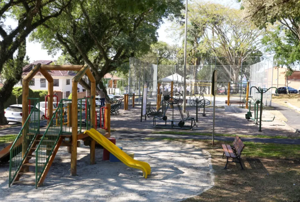 praça de curitiba no bairro tarumã