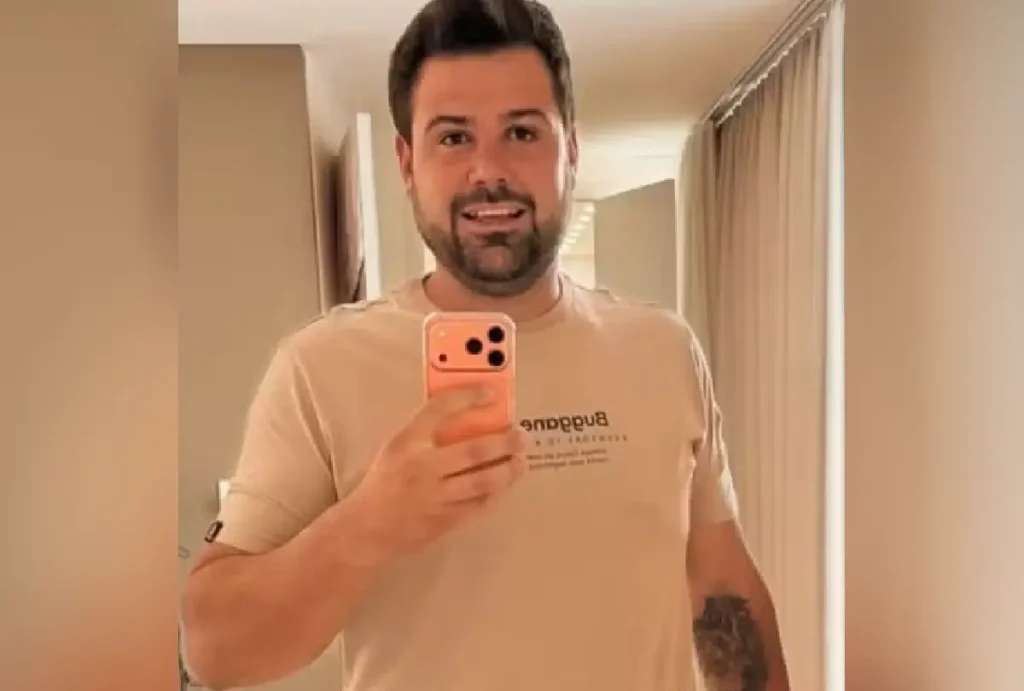 Foto no espelho tirada por Ronaldo Fernandes, homem que morreu no acidente de lancha