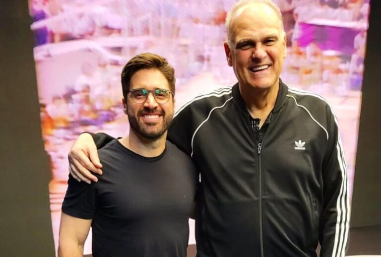 Bruno e Oscar Schmidt juntos em foto