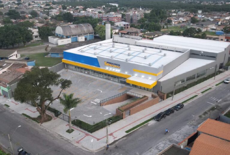 Fachada do novo supermercado