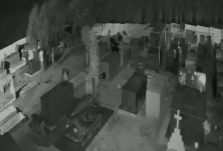 Câmera de segurança do cemitério