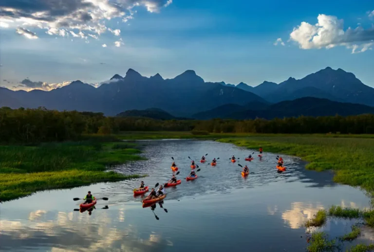passeio de caiaque no vale do gigante em antonina no litoral do paraná