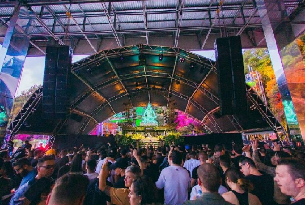 Palco do Warung Day