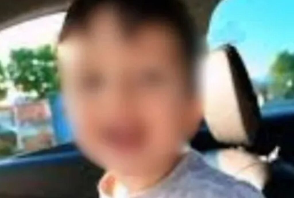 Criança esquecida no carro