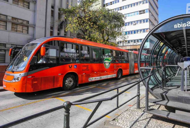 ônibus do transporte coletivo de Curitiba